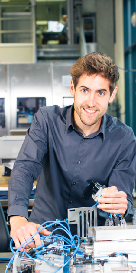 Gritec - Mitarbeiter-Portrait im Labor
