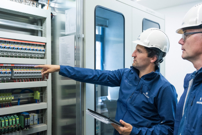 Brüniger Mitarbeiter während der Arbeit